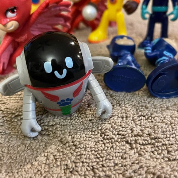 PJ Masks Characters and 1 Paw Patrol Super Pup Action Figures - Picture 3 of 15